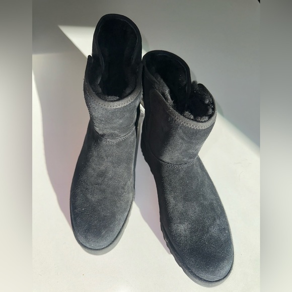 UGG- Cory II Bootie {women’s 10} - Picture 5 of 8